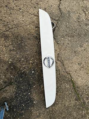 Nissan Juke I csomagtérajtó burkolat 