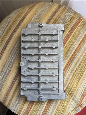 Audi A4 (B8 ), Audi A5 ( 8T) Erősítő 8T0 035 462