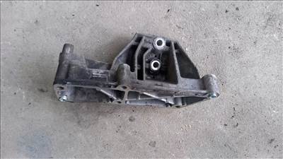 iveco daily 00- 2.3 bal o. motortartó bak motortartóbak konzol 6sku216