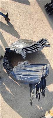 Nissan Leaf II Jobb első dobbetèt.