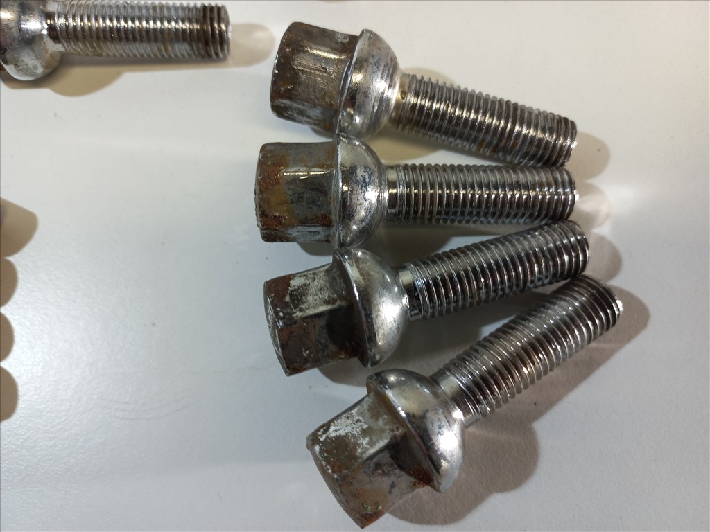 Kerékcsavar 12×1,5 menettel 3. kép