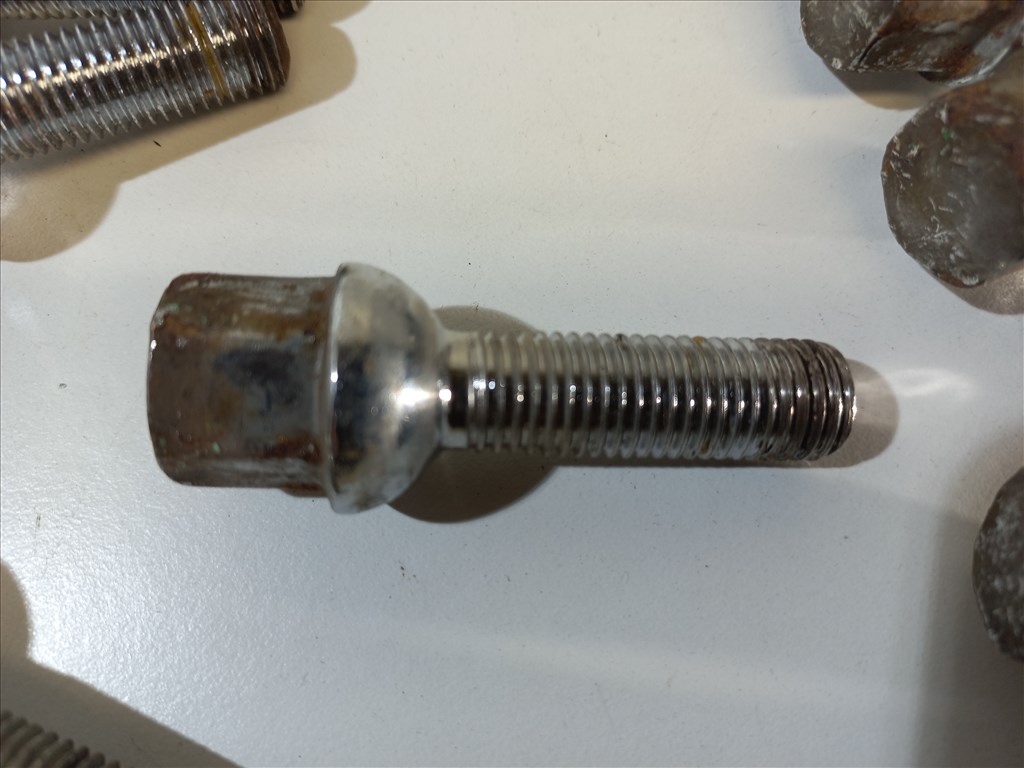 Kerékcsavar 12×1,5 menettel 5. kép