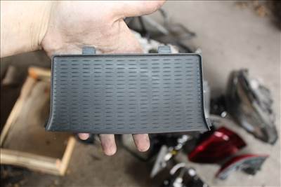 BMW 5-ös sorozat F10/F11 Középkonzol hátsó tároló rekesz 9206664