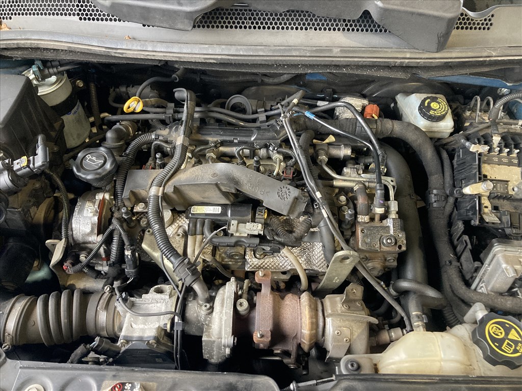 Opel Corsa E bontott alkatrészei 7. kép