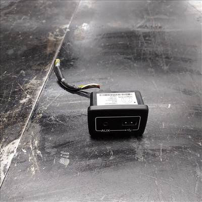 fiat ducato citroen jumper peugeot boxer 14- usb aux csatlakozó sku2207