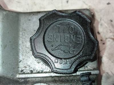 Suzuki Swift II Olajbeöntő Sapka *147459*