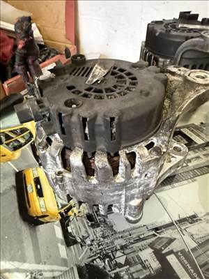 BMW X5, BMW X6 Bmw E70 E71 generátor  7801124