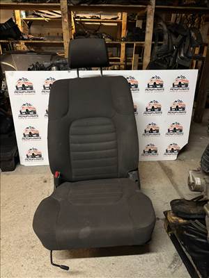 Első textil ülés Nissan Navara D40