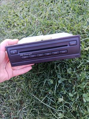 Audi A8 D3 4E cd tár 