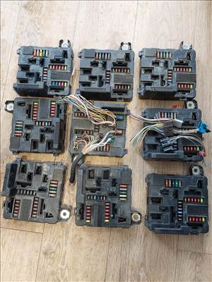 Renault Mégane II, Renault Scénic II motortéri biztosítéktábla N2