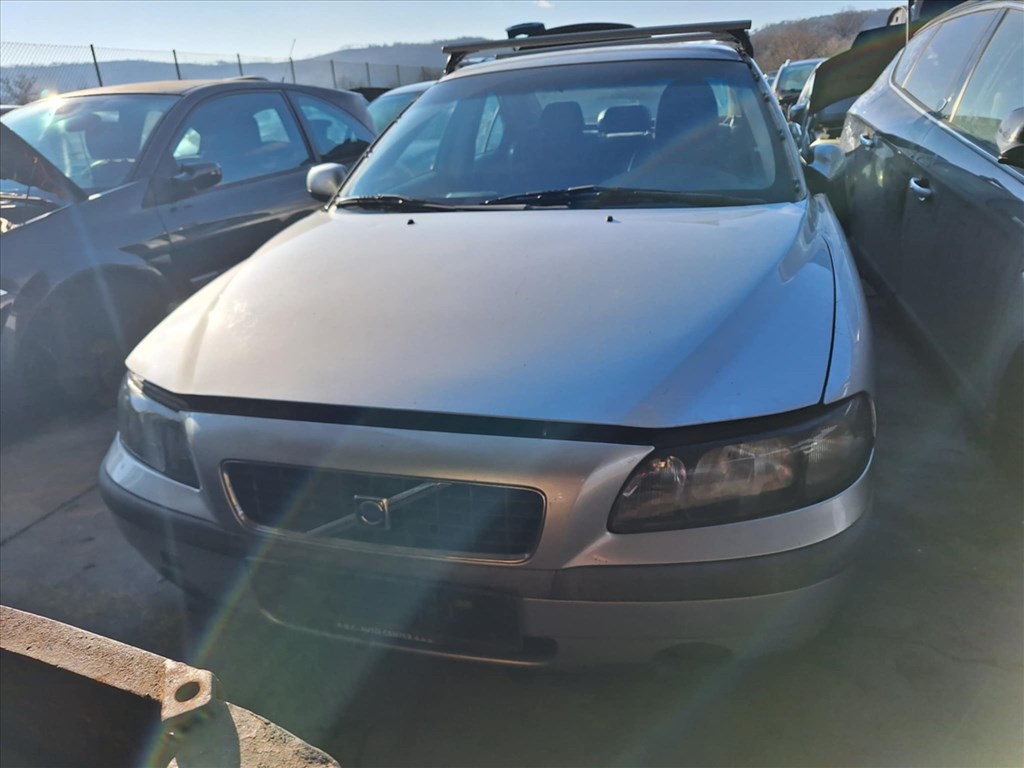 Volvo S60 lökhárító homlokfal sárvédő lámpa motorháztető  3. kép