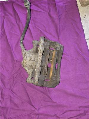 Opel Zafira B 1.9 CDTI első féknyereg 