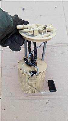 Opel Astra J kombi 1.7 CDTI tank pumpa 13503686