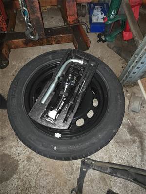 Volkswagen Golf VI Vw golf 6 pótkerék szerszámkészlet 