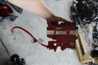 BMW 5-ös sorozat F10/F11 pozitív kábel elosztó 9240490