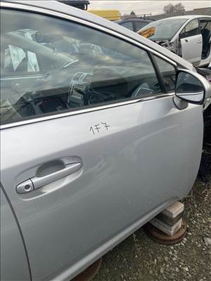 Toyota Avensis T27 kombi jobb első ajtó