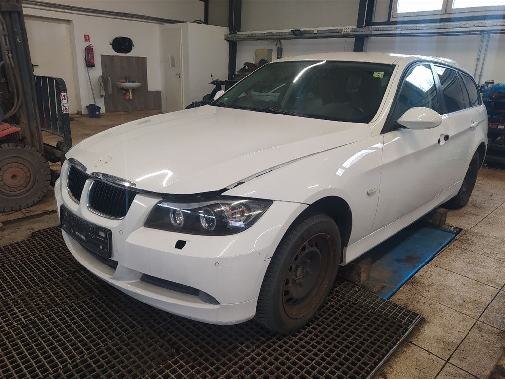 BMW 3 Touring (E91) 320 d - Bontódik! 2. kép