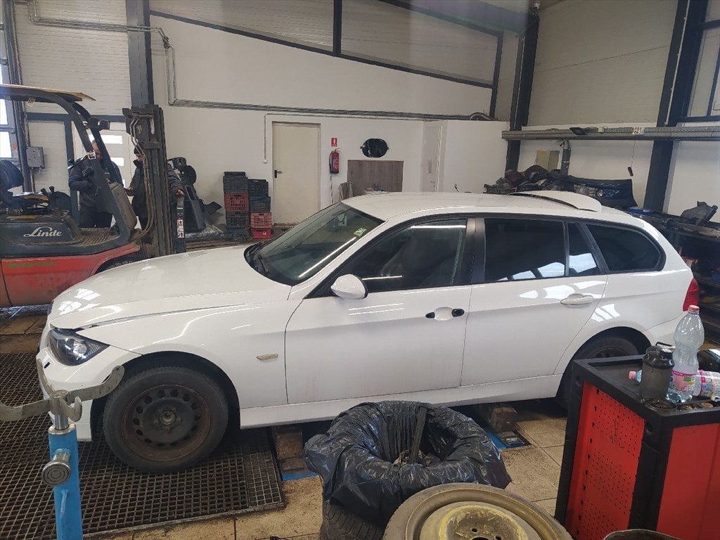 BMW 3 Touring (E91) 320 d - Bontódik! 3. kép