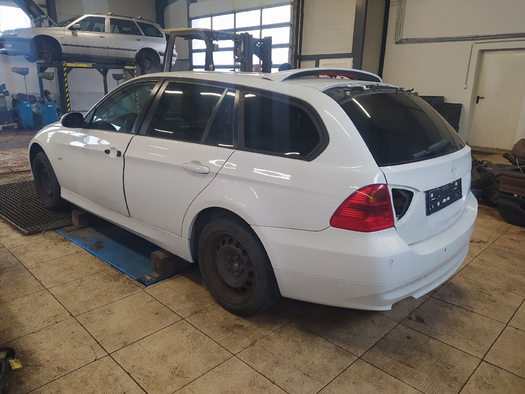 BMW 3 Touring (E91) 320 d - Bontódik! 4. kép