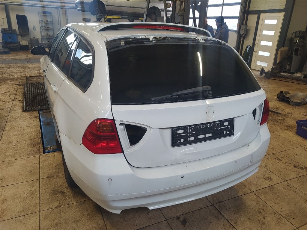 BMW 3 Touring (E91) 320 d - Bontódik! 5. kép