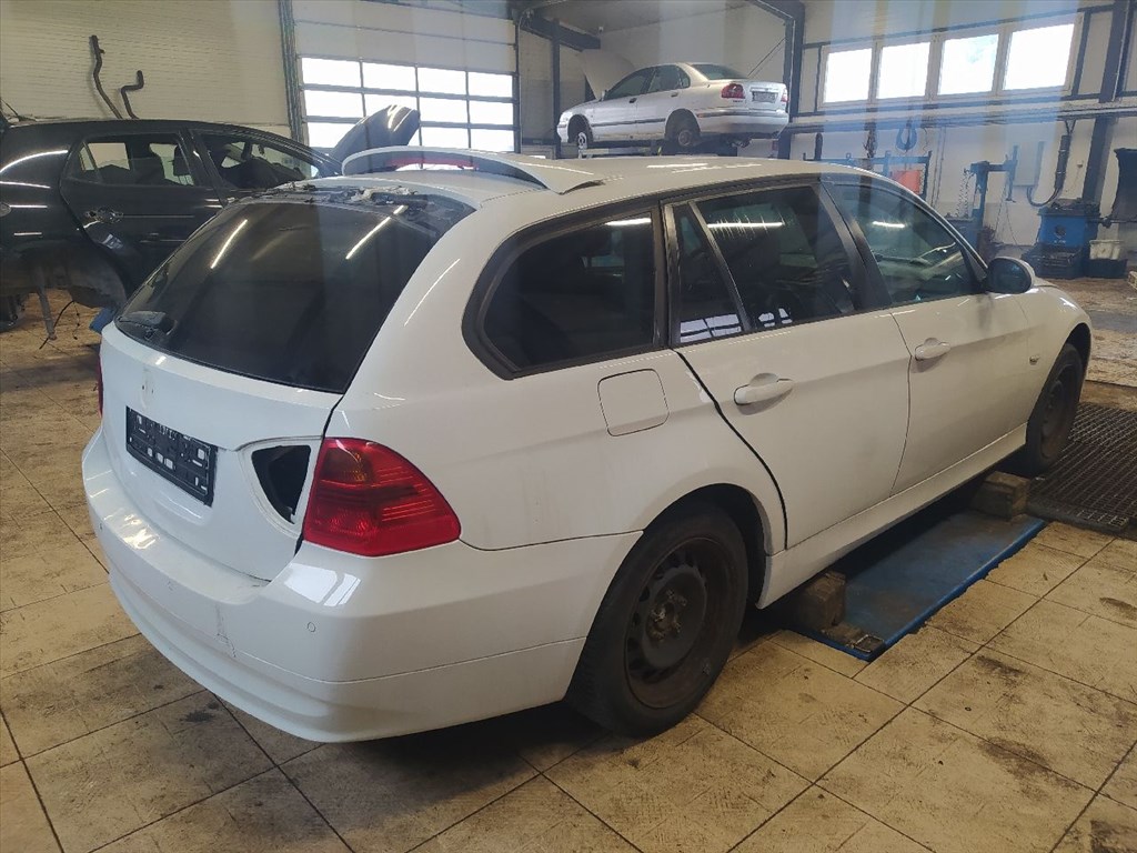 BMW 3 Touring (E91) 320 d - Bontódik! 6. kép