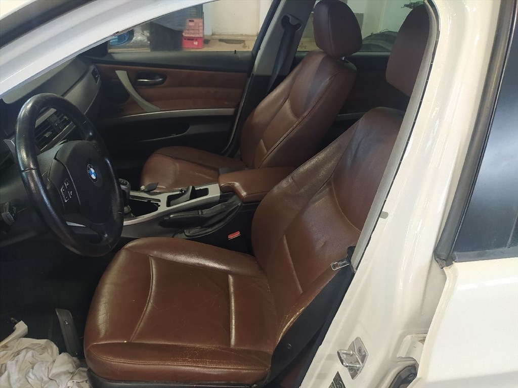 BMW 3 Touring (E91) 320 d - Bontódik! 11. kép