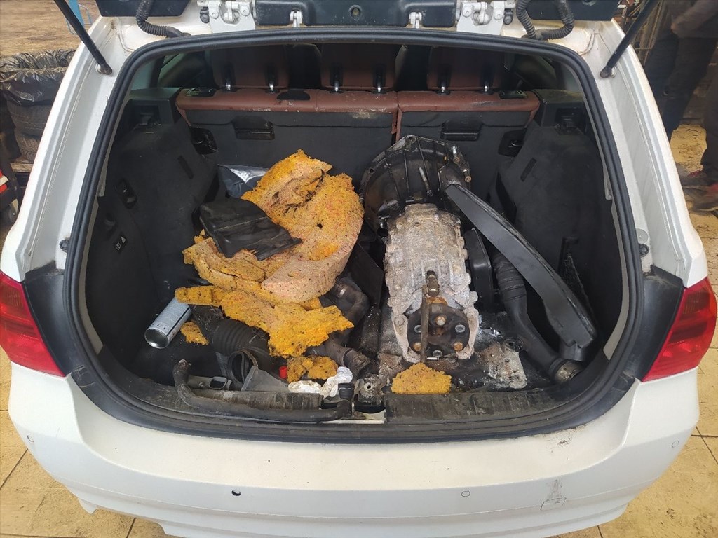 BMW 3 Touring (E91) 320 d - Bontódik! 16. kép