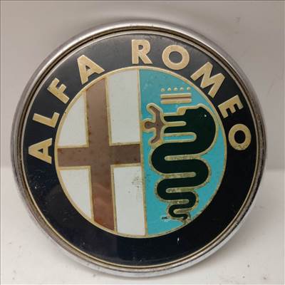 214172 Alfa Romeo 159 2005-2011 hátsó nem nyomógombos embléma, a képen látható állapotban 50500393