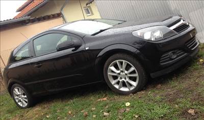 ajtó jobb oldali Opel astra H GTC 3 ajtós fekete z20rgtc z163gtc