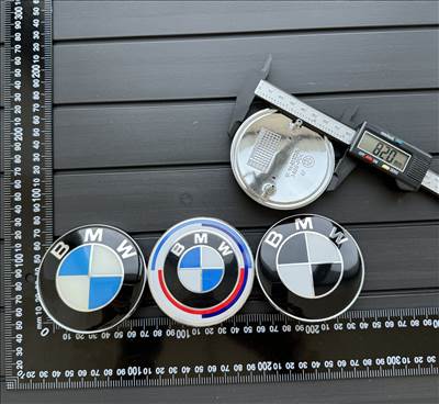 BMW 82mm Embléma Jel Logo Géptető Motorház Csomagtartó (SOK TÍPUSHOZ) 51148132375