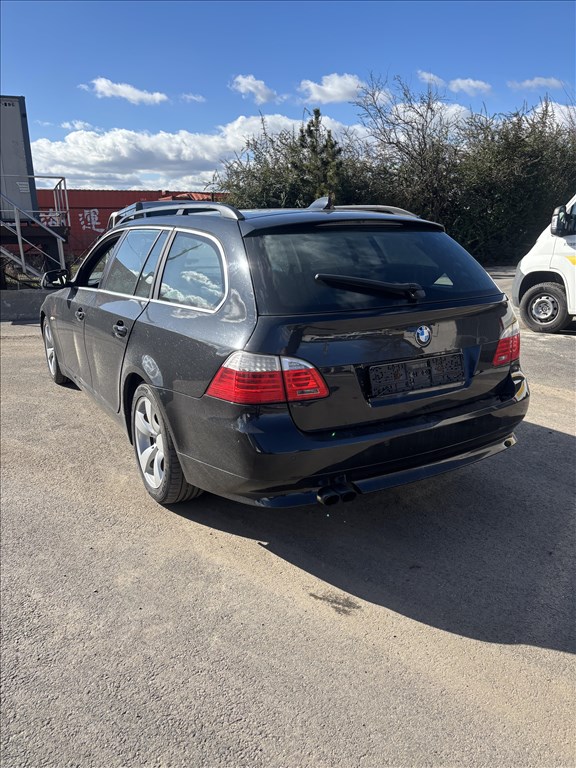 BMW 5-ös sorozat (E60/E61) bontott alkatrészei 4. kép