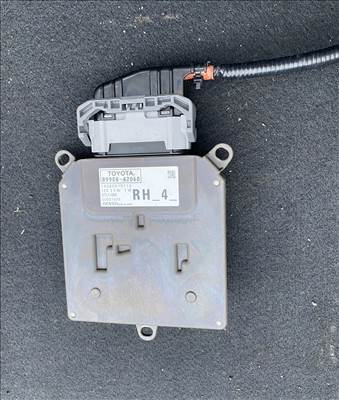 Toyota RAV4 (XA50) lámpa elektronika 8990842060