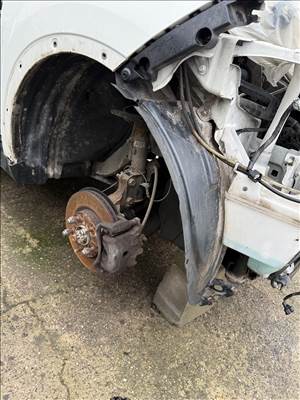 Nissan Juke I csonkaállvány 