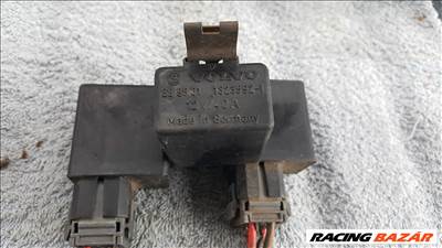 Volvo 1323592 700 900 relé