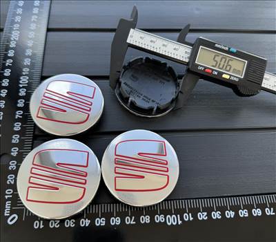 ÚJ SEAT 56mm 5F0601171 FELNI ALUFELNI KUPAK KÖZÉP FELNIKÖZÉP FELNIKUPAK EMBLÉMA KERÉKAGY SAPKA seat5f0601171