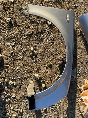 Audi A4 (B8 - 8K) jobb első sárvédő LY7W