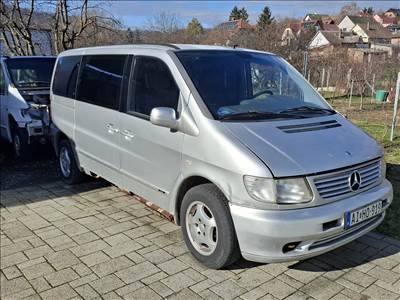 Mercedes V 220 bontásra egyben eladó