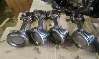 Skoda Octavia I, Skoda Superb I, Volkswagen Golf IV, Volkswagen Passat B5 Dugattyú szett azm