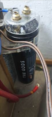 Hifonics ZXi 1501 erősítő + melyláda