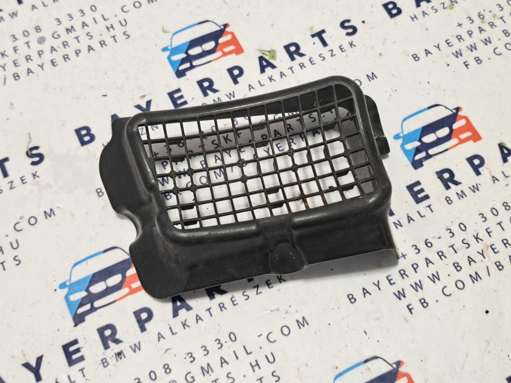 BMW E81 E87 E82 E88 E90 E91 E92 E93 E84 X1 jobb elsõ levélrács lefolyó rács 2. kép