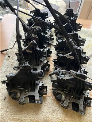 Skoda Fabia I jobb oldali  zárak