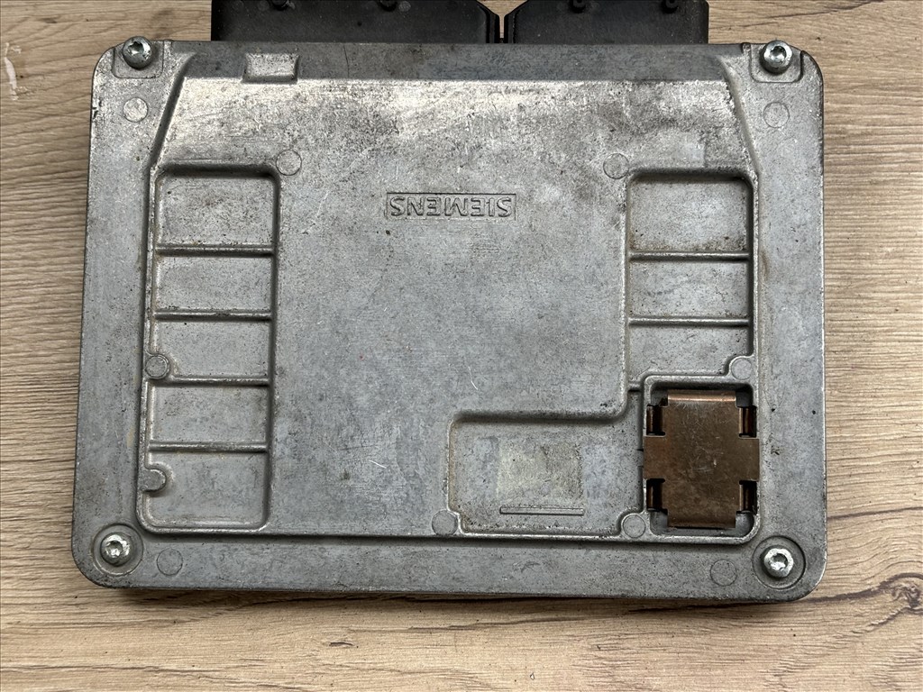Volkswagen Polo IV motorvezérlő  03e906033l 4. kép