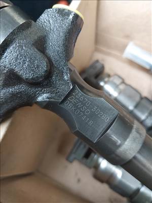 Toyota Hilux (AN10/AN20/AN30) 4x4 3.0 D-4D Double Cab Denso porlasztó  13402814 2367030280