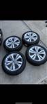  5x112 lyukosztású 18" új (gyári felni) alufelni, rajta 215/55 új Goodyear téli gumi 