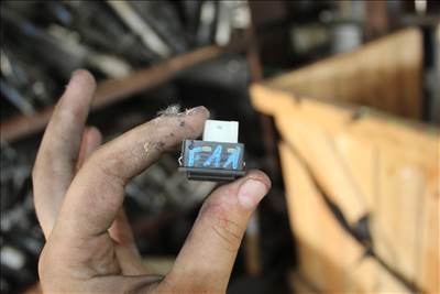 BMW X sorozat E83 csomagtérajtó nyitó gomb 9200316