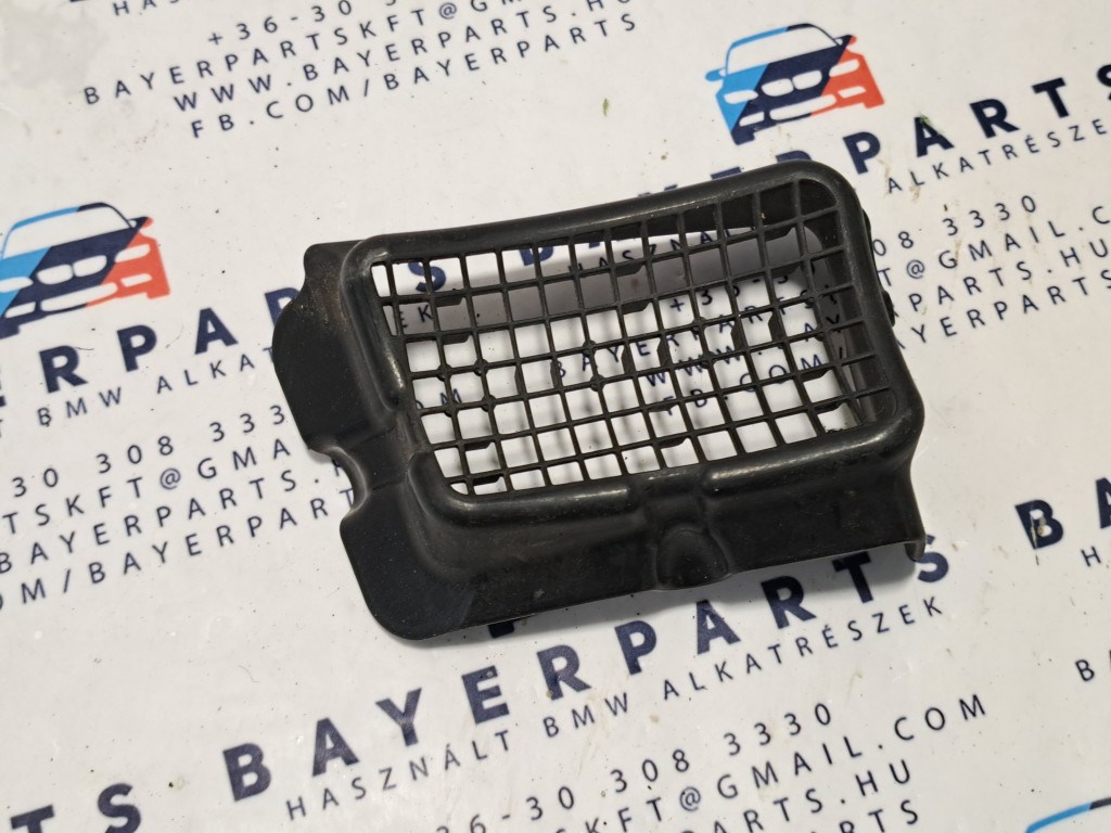 BMW E81 E87 E82 E88 E90 E91 E92 E93 E84 X1 jobb elsõ levélrács lefolyó rács 2. kép