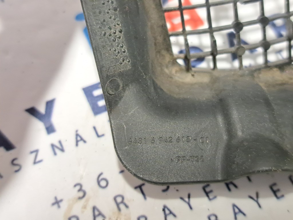BMW E81 E87 E82 E88 E90 E91 E92 E93 E84 X1 jobb elsõ levélrács lefolyó rács 3. kép
