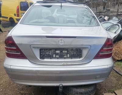 Mercedes C 220 W203 Csomagtér ajtó Csomagtérajtó 