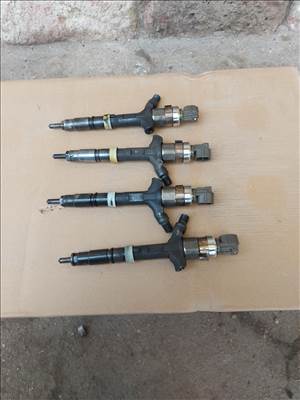 Toyota RAV4 (XA20) 2.0 D-4D 4x4 porlasztó  2367027030