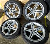  5x112 lyukosztású 18" újszerű (gyári felni) alufelni, rajta 245/40 használt Goodyear nyári gumi 